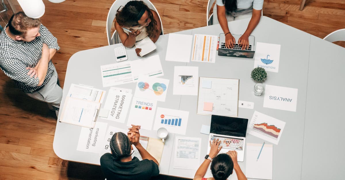 Should You Hire a Social Media Manager or an Agency?